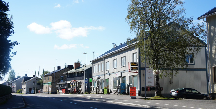 Storgatan i Malå sedd från Filadelfia